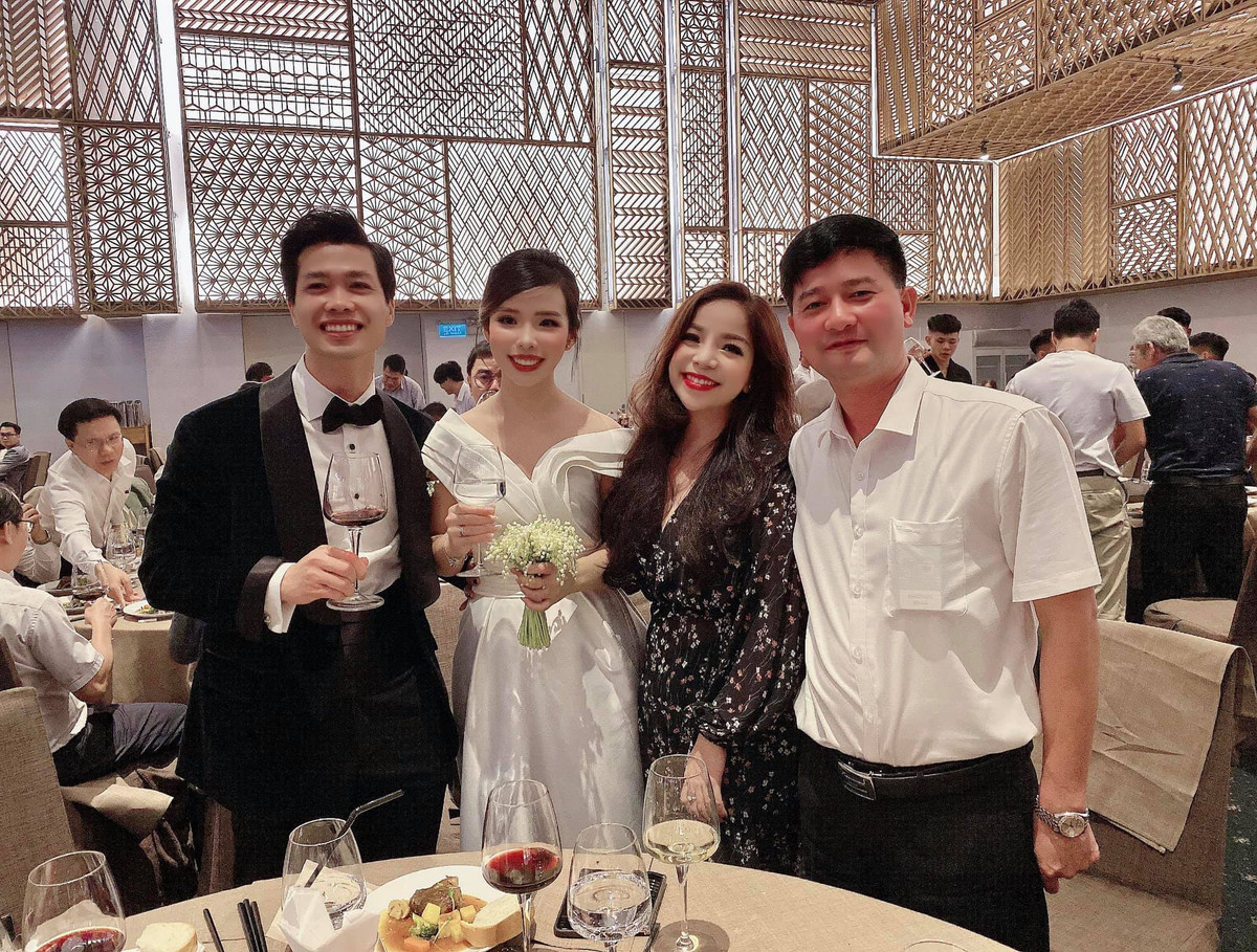 Công Phượng và Viên Minh nhân được nhiều lời chúc hạnh phúc từ người thân và fan hâm mộ.