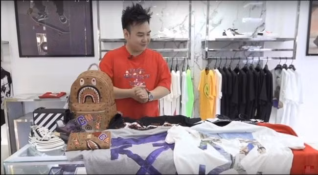 Ngoài những bộ cánh đắt tiền, đồng hồ bạc tỷ và xế hộp bóng loáng, Xemesis còn từng khiến fan mãn nhãn khi giới thiệu về căn hộ tại khu chung cư cao cấp nhất tại Sài Gòn. Đồ nội thất với giá trị đắt đỏ trong nhà Xemesis gây choáng váng với: tủ giày hàng hiệu, tủ rượu tây, phòng livestream với đầy đủ tiện nghi,...