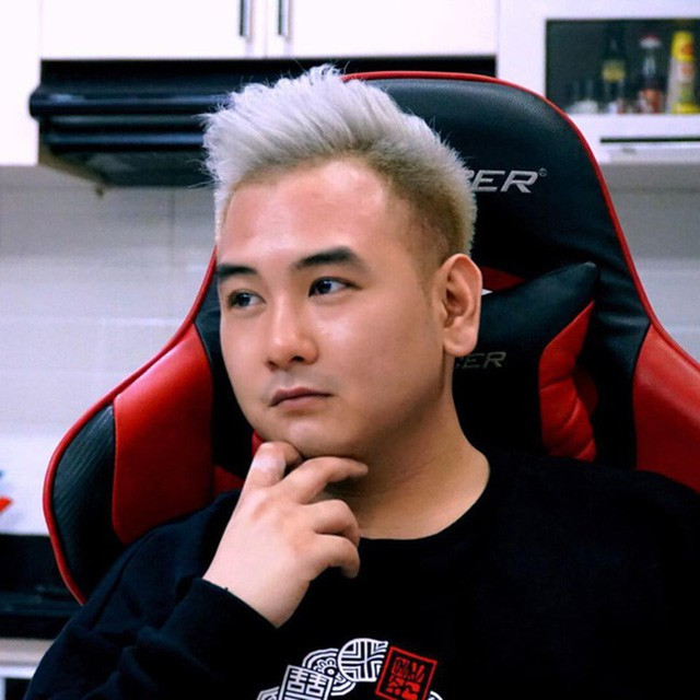 Bên cạnh sự duyên dáng, hài hước trong mỗi lần lên sóng, Xemesis cũng đặc biệt được cộng đồng chú ý nhờ vào gia thế khủng cũng như khối tài sản khổng lồ của anh.