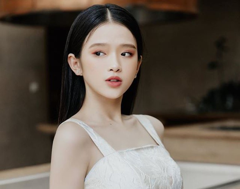 Bên cạnh đó, phát ngôn về việc "mua điểm" của Linh Ka cũng khiến hình ảnh của cô đi xuống trầm trọng trong mắt công chúng.