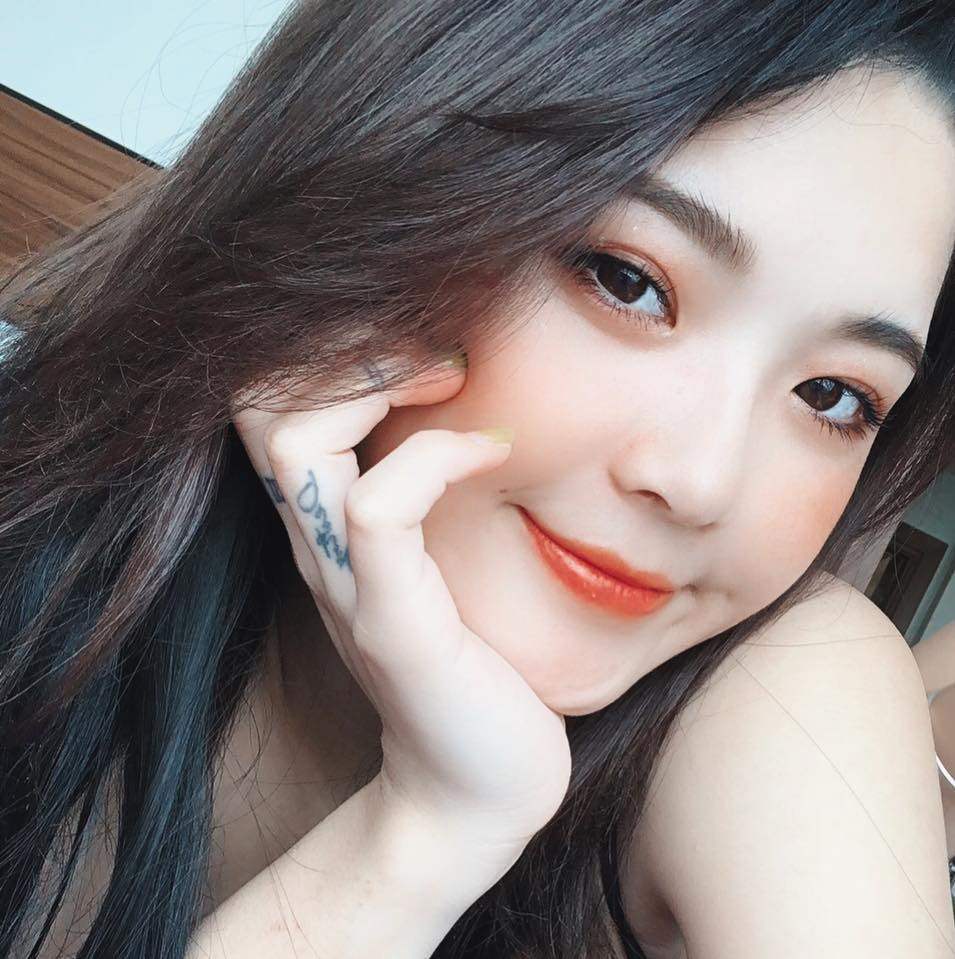 Điều khiến dân tình chú ý nhất vẫn là nhan sắc của hot girl dân tộc Thu Hương không hề thua kém gì so với thời gian trước đây.