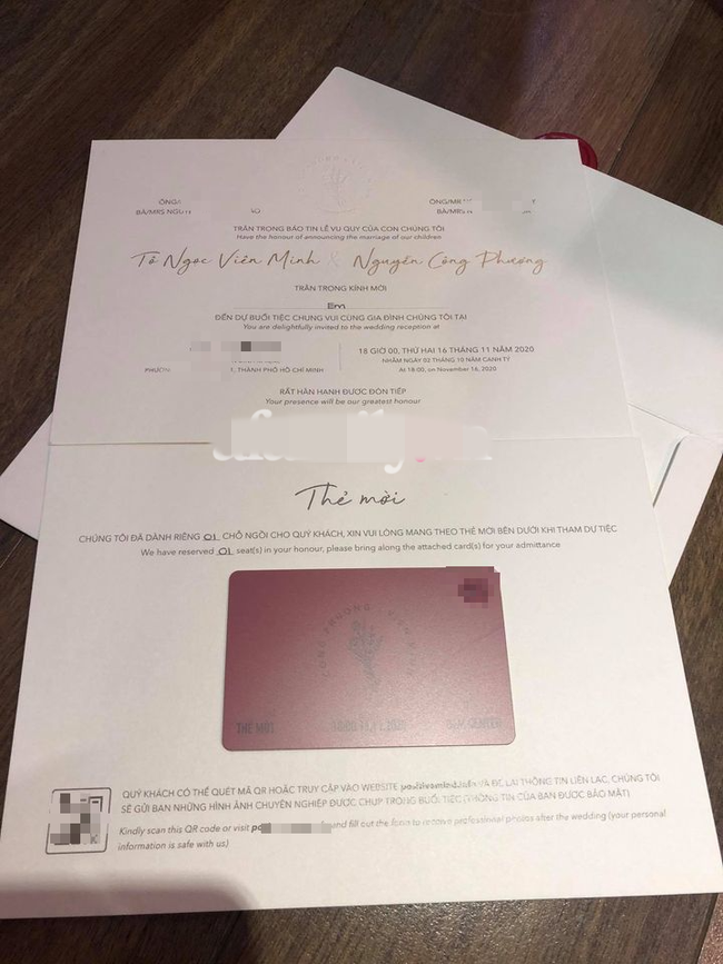 Ngoài ra, tiệc cưới đình đám này sẽ diễn ra vô cùng kín đáo và bí mật. Khách đến dự phải mang theo thẻ quẹt và ngồi đúng vị trí đã được sắp xếp.