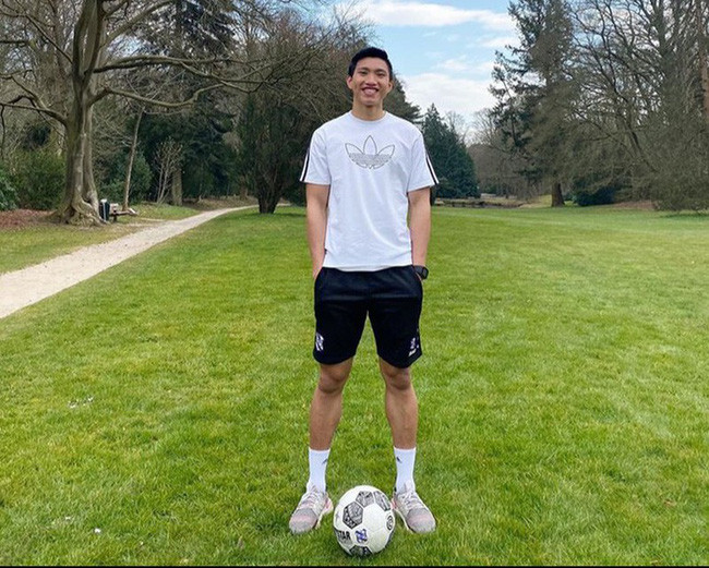 Sở hữu khả năng đá bóng thần sầu, chiều cao khủng, vẻ ngoài bảnh bao nên chuyện đời tư của Đoàn Văn Hậu luôn được nhiều chị em đặc biệt quan tâm.