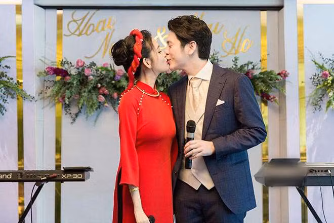 Được biết, sau khi kết hôn vào tháng 3/2018, Mai Hồ và con trai riêng đã cùng chồng sang Đức định cư. Hiện tại, người đẹp đã trở thành mẹ 2 con.