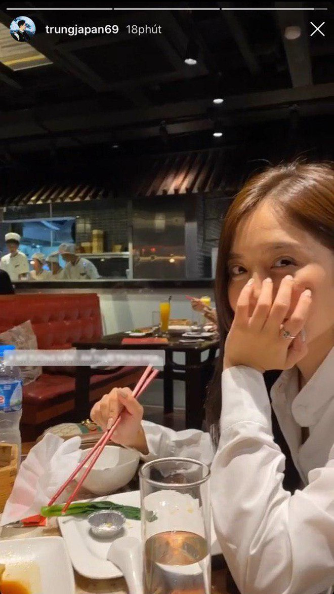 Ngoài Diệu Linh, hot girl Hà thành Nguyễn Mai Trang (nickname Mai Chen, sinh năm 1997) cũng là cô gái gây chú ý khi được biết tới là người yêu của thiếu gia Trung Japan.