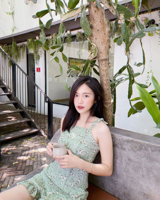 Mai Trang hiện là sinh viên ĐH Kinh doanh và Công nghệ. Ngoài ra, cô còn kinh doanh thời trang và là mẫu ảnh quen thuộc của nhiều cửa hàng thời trang tại Hà Nội.