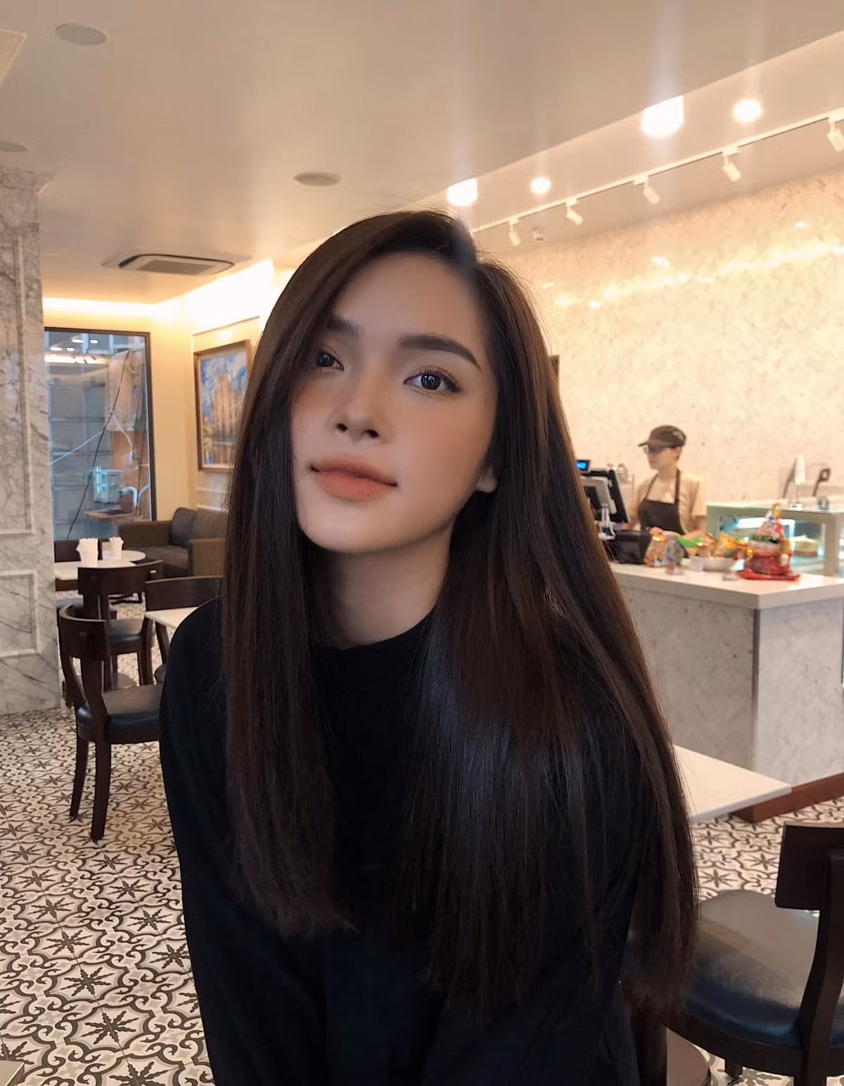 Không chỉ có hình thể đẹp khiến nhiều người mê mệt, hot girl 22 tuổi này còn sở hữu gương mặt và thần thái không thể chê vào đâu được.