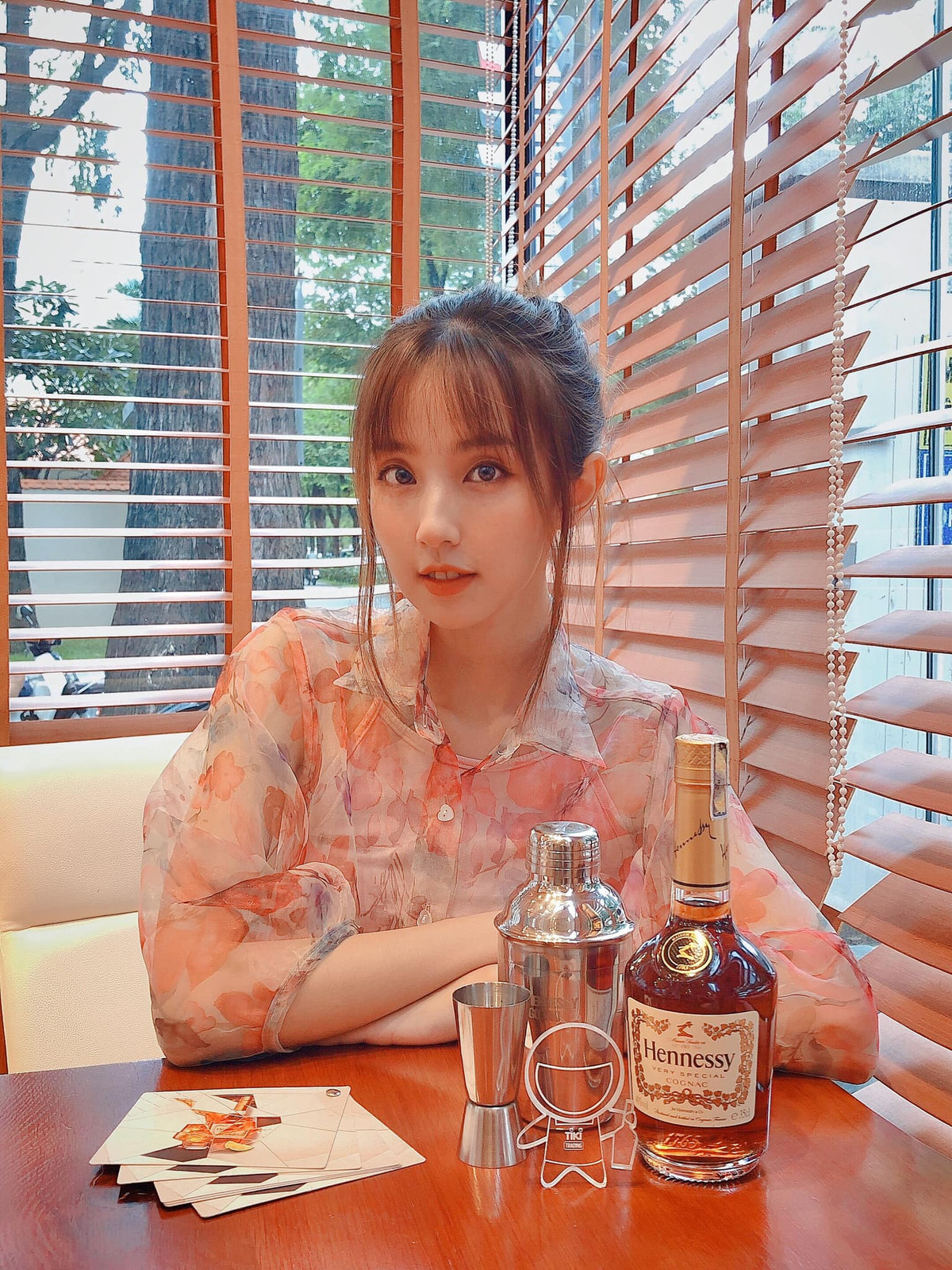 Hà cho biết mình đến với nghệ thuật rất tình cờ, và rồi dần trở nên đam mê công việc này.