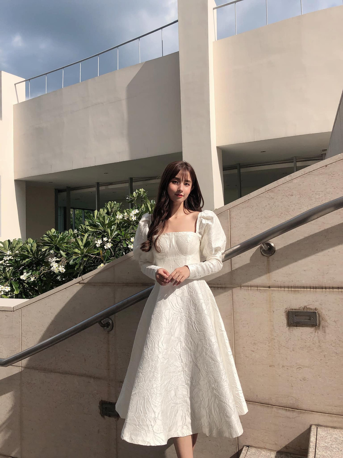 Với lợi thế là gương mặt đẹp, mảnh mai cộng với gu thời trang hiện đại, Khánh Hà dễ dàng biến hóa trong mỗi khung hình