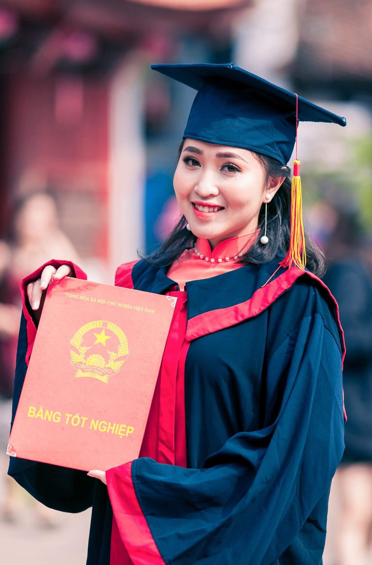 Chia sẻ về lý do lựa chọn ở lại làm giảng viên của ngôi trường Đoàn, Việt Chinh cho biết : "Mình chưa bao giờ từng nghĩ sẽ làm giáo viên, vì từ bé mình có nhiều ước mơ khác. Nhưng từ khi công tác, được đứng trên bục giảng, được nói chuyện, chia sẻ kiến thức với các bạn sinh viên, thậm chí còn có nhiều lần được tâm sự với các bạn về cuộc sống, gia đình, riêng tư,.. từ đó mà mình cũng thấy yêu nghề và thấy đã lựa chọn đúng".