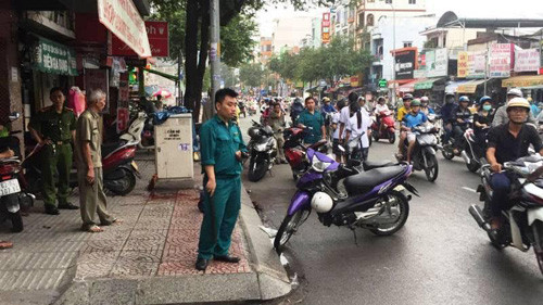 Thanh nien bi chem lia tay giua pho: Balo nan nhan co ma tau