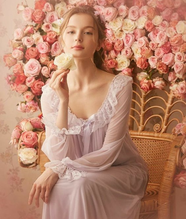 Thời gian đầu, chúng được sử dụng để may những bộ đồ ngủ dáng dài cho phụ nữ.