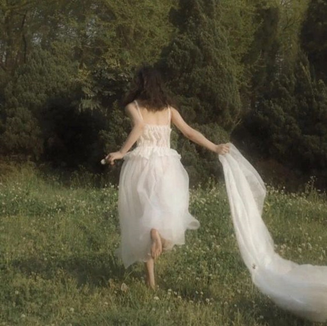 Do đó bạn có thể cân nhắc kiểu nội y không gọng hoặc sử dụng miếng dán ngực.