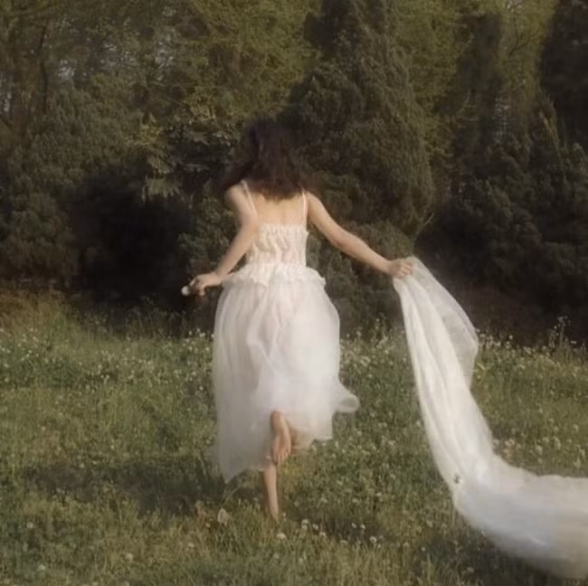 Do đó bạn có thể cân nhắc kiểu nội y không gọng hoặc sử dụng miếng dán ngực.