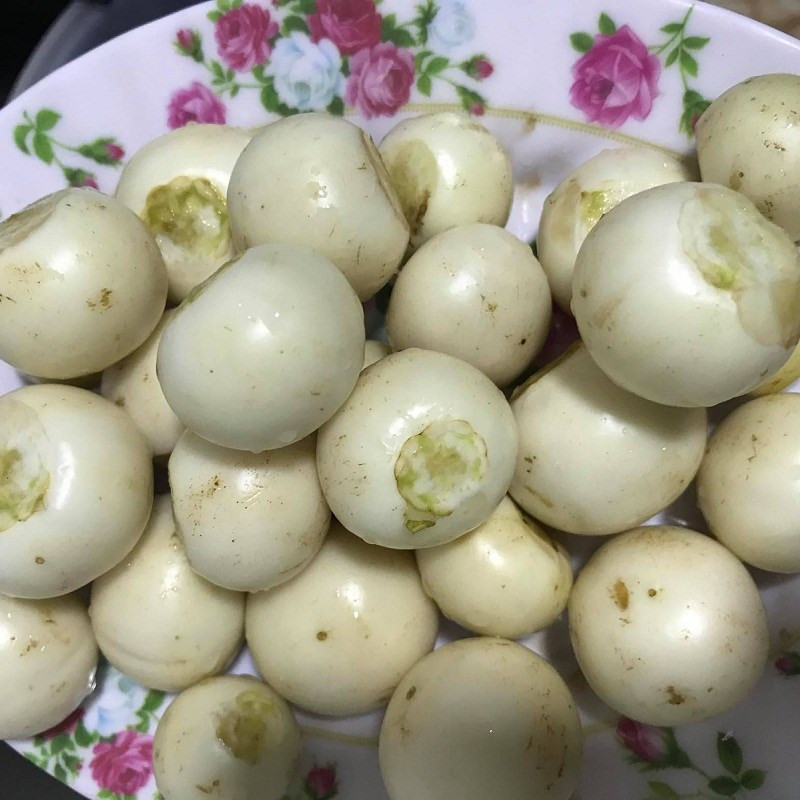 - Ngộ độc solanin chủ yếu gây rối loạn tiêu hóa và thần kinh. Triệu chứng bao gồm buồn nôn, tiêu chảy, đau rút ở dạ dày, khô rát cổ họng, đau đầu...