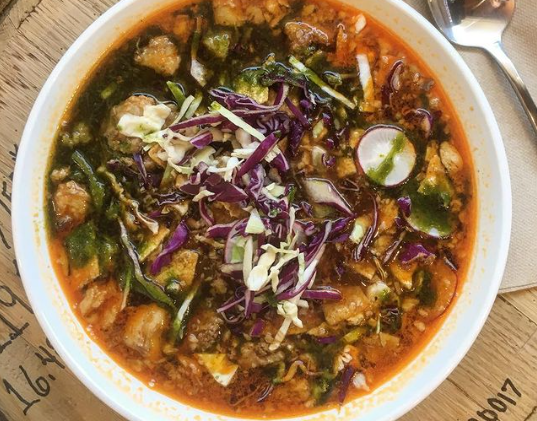 11. Mexico: Pozole là món ăn phổ biến trong ngày Quốc khánh Mexico 16/9. Đây là một món súp với thành phần không thể thiếu là ngô. Ngô hạt được nấu với nhiều loại thảo mộc và gia vị với thịt, rau. Ảnh: IG.