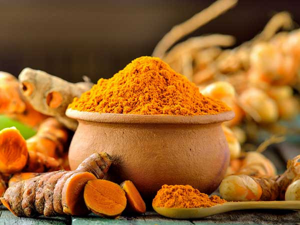 4. Nghệ: Nghệ chứa curcumin, nổi tiếng với đặc tính kháng viêm và chống oxy hóa mạnh. Loại gia vị này có thể bảo vệ bạn khỏi tổn thương bởi các gốc tự do. Nghệ thậm chí làm giảm sự gia tăng nhiều loại vi khuẩn gây bệnh. Ảnh: Boldsky.