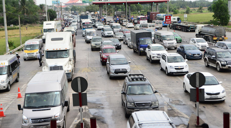 Tình trạng kẹt xe nghiêm trọng nhất xảy ra tại ngã 3 Mỹ Xuân (thị trấn Phú Mỹ, tỉnh Bà Rịa - Vũng Tàu) khi các loại phương tiện phải xếp hàng dài hơn 3km.