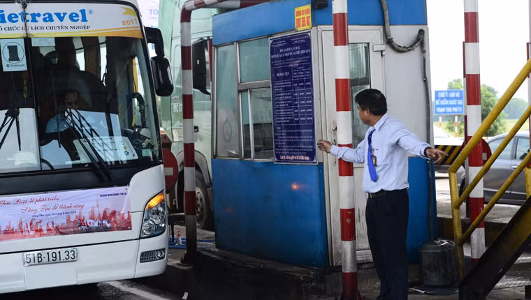 Trong 2 ngày qua, vì tình trạng kẹt xe liên tục diễn ra nên trạm thu phí này đã nhiều lần phải xả trạm cho các phương tiện từ TP HCM về Vũng Tàu.