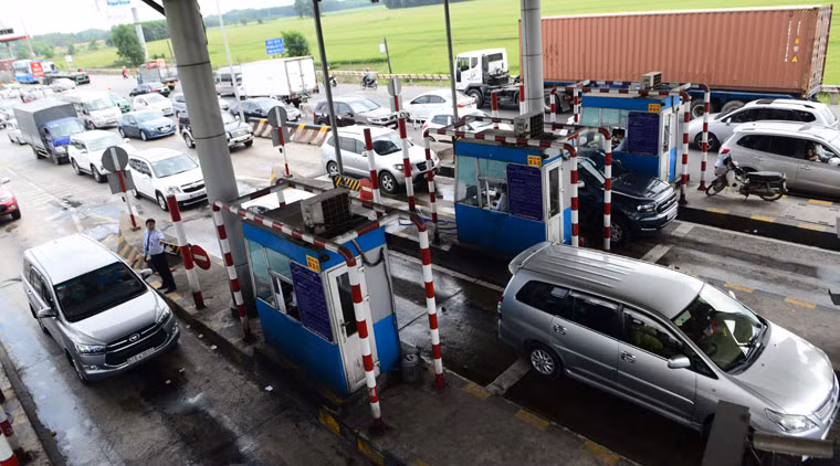 QL51 vốn rộng với nhiều làn xe đã trở nên quá tải với lượng xe cộ đổ về nghỉ lễ tăng đột biến.