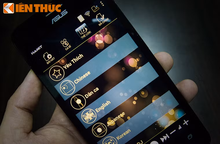 Có cả mục yêu thích để lưu lại các bài hát.