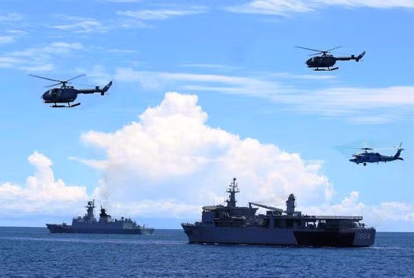 Các loại máy bay tham gia biểu diễn tại Lễ duyệt binh tàu.