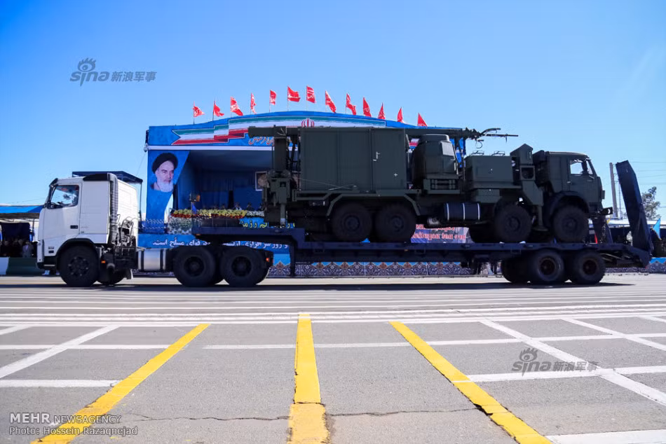 Theo một số nguồn tin, phía Nga đã chuyển giao cho Iran các tổ hợp tên lửa phòng không S-300PMU-1 có tầm bắn tối đa đến 150km thay vì loại S-300PMU2 như những đồn đoán ban đầu.