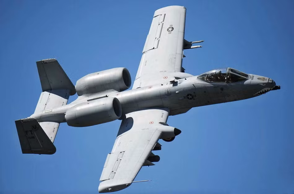 A-10 có thể đạt tầm bay tuần tra đến 4.000km, bán kính tác chiến khi chống mục tiêu xe tăng là 467km.