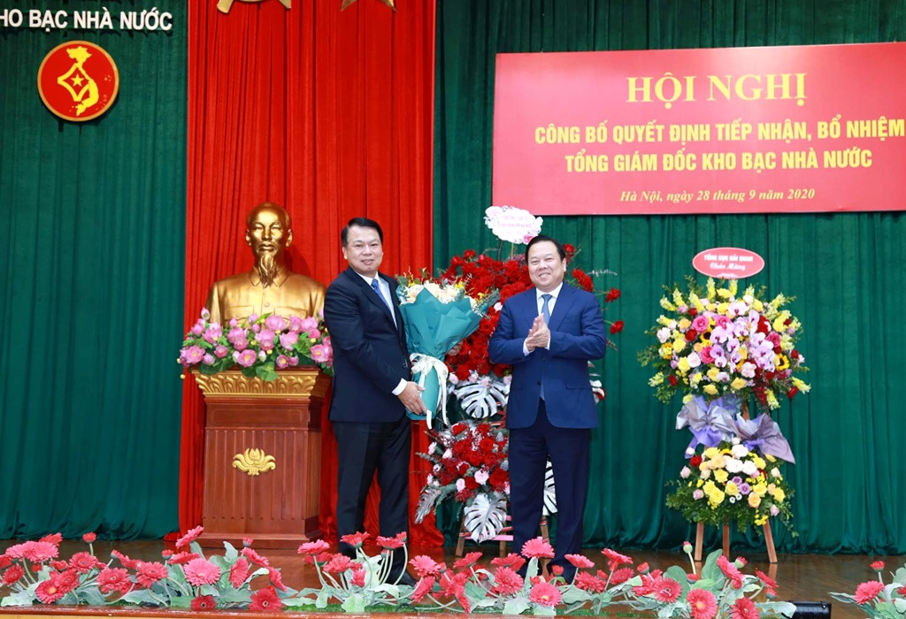 Tan Tong giam doc Kho bac Nha nuoc de “di san” gi o SCIC?-Hinh-2