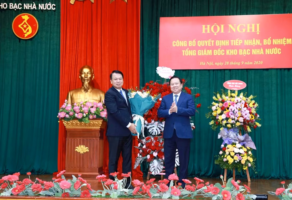 Tan Tong giam doc Kho bac Nha nuoc de “di san” gi o SCIC?-Hinh-2