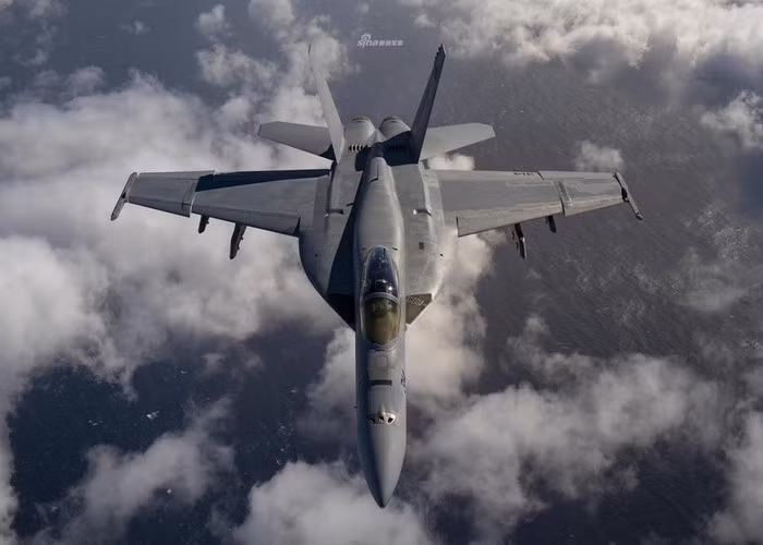 Vì IRST21 là một hệ thống thụ động nên chúng không phát ra sóng vô tuyến nên F/A-18 Block III Super Hornet khả năng ẩn mình trước sự phát hiện của các khí tài điện tử trên tiêm kích đối phương.