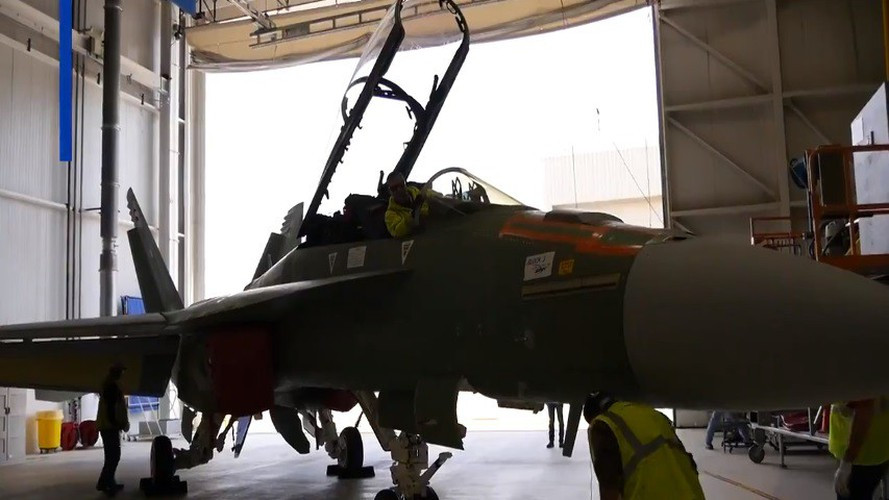 F/A-18 Block III Super Hornet với những đổi mới về hệ thống điện tử, khả năng bán tàng hình, tăng tầm tác chiến, trang bị hệ thống điện tử mới nhằm cho phép nó tương thích tốt hơn với các máy bay F-35C.