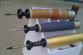 Bí quyết tạo nên sự khác biệt và năng lực chiến đấu ưu việt của đạn M829 đó là nòng pháo M256 cỡ 120 mm của Mỹ có khả năng chịu áp lực cao hơn 2A46 125 mm của Nga, khiến cho động năng và sức xuyên của viên đạn đạt tới mức khủng khiếp.