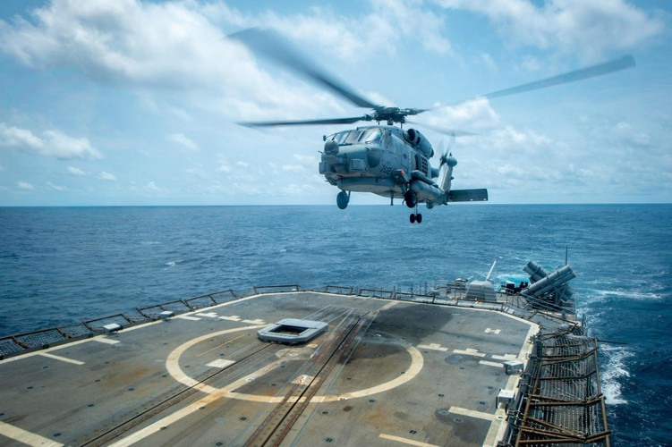 Tàu được trang bị 4 động cơ tuabin khí LM25000, tổng công suất 100.000 mã lực truyền động cho chân vịt 2 trục.