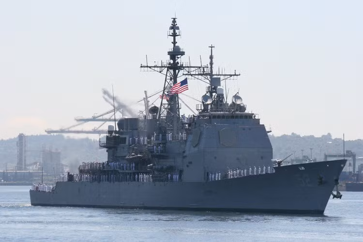 Ngoài ra trên tàu còn được vũ trang 8 tên lửa chống hạm RGM-84 Harpoon. Đây là loại tên lửa chống hạm phổ biến nhất của Mỹ và NATO.