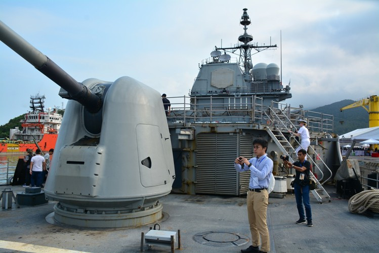 Hải pháo có thể tấn công mục tiêu mặt nước, pháo kích bờ biển và phòng không.