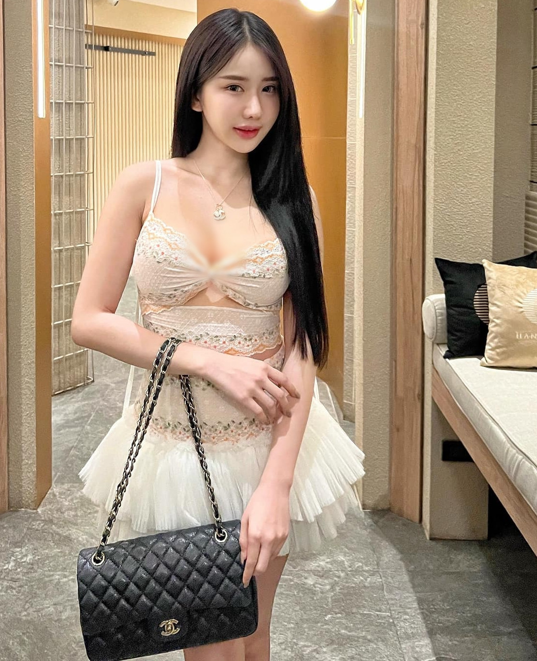 Tuy nhận được rất nhiều góp ý thế nhưng Ploysai không mấy để tâm.