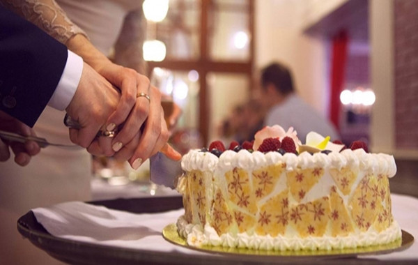 Chu re lam dieu nay trong dam cuoi, co dau lap tuc ly hon