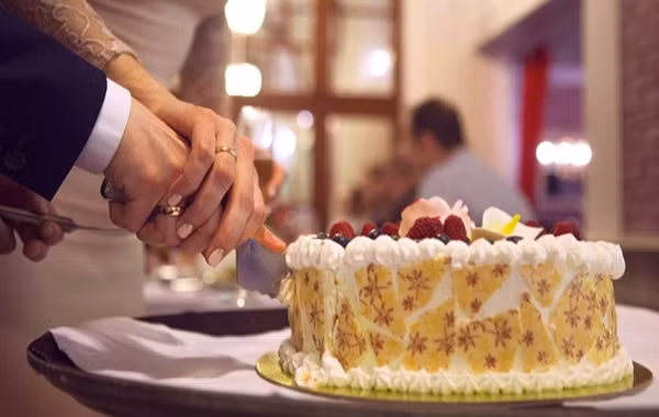 Chu re lam dieu nay trong dam cuoi, co dau lap tuc ly hon