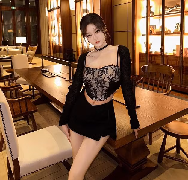 Theo Du Du, những chiếc quần, váy siêu ngắn này giúp cô nàng trở nên cao ráo hơn.