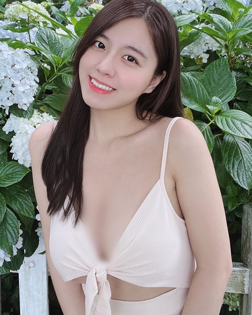 Cô nàng được đánh giá là xinh đẹp, thu hút không kém gì những hot girl mạng xã hội.