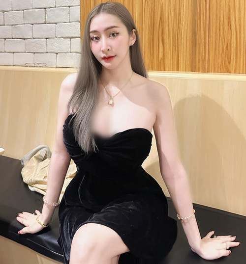 Hiện tại, cô nàng rất tích cực chăm chút cho hình ảnh của mình và được kỳ vọng sẽ lấn sân sang nhiều lĩnh vực khác.