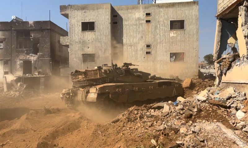 Tối 12/10, Quân đội Israel mở thêm một cuộc tấn công trên bộ vào biên giới Lebanon-Israel với ý định mở ra một tuyến tấn công mới. Tuy nhiên, hoạt động này gặp phải sự kháng cự quyết liệt của Lực lượng Vũ trang Hezbollah. Ảnh: IDF.