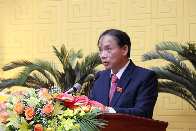 Ông Bùi Văn Khánh, Phó Bí thư Tỉnh ủy, Chủ tịch UBND tỉnh Hòa Bình nhiệm kỳ 2021-2026. Ông Khánh sinh năm 1964, quê ở Hòa Bình. Trình độ lý luận chính trị: Cao cấp. Trình độ chuyên môn: Tiến sĩ Kinh tế.