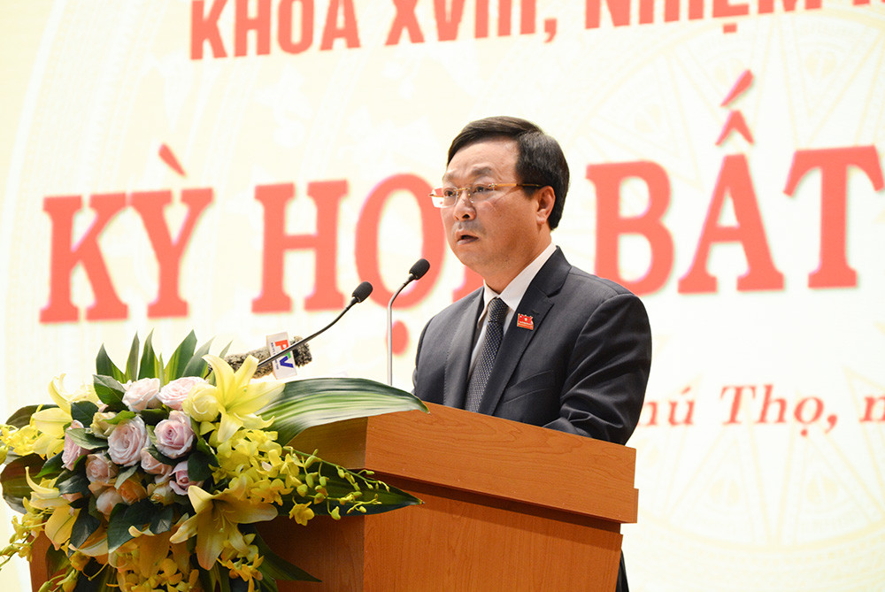 Ông Bùi Văn Quang, Phó Bí thư Tỉnh ủy, Chủ tịch UBND tỉnh Phú Thọ nhiệm kỳ 2021-2026. Ông Quang sinh năm 1967, quê ở Phú Thọ. Trình độ lý luận chính trị: Cử nhân. Trình độ chuyên môn: Cử nhân Kinh tế, thạc sĩ Quản trị kinh doanh.