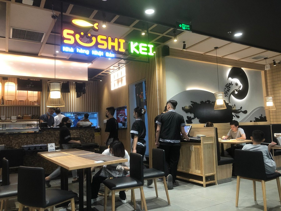 Đây là một nhà hàng hiếm hoi tuân thủ giãn cách tại Trung tâm thương mại này.