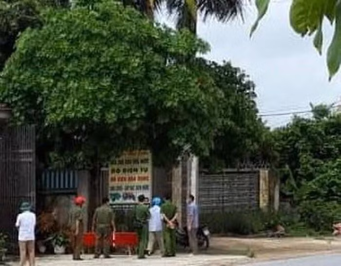  Phát hiện thi thể người đàn ông trong căn nhà khóa cửa: Sáng 8/7, người dân trú xóm Tân Yên (xã Tân Phú, huyện Tân Kỳ, Nghệ An) ngửi thấy mùi hôi thối nồng nặc nên đi kiểm tra. Khi xác định mùi hôi bốc ra từ nhà ông N.N.C (SN 1970) mọi người đã phá cửa vào kiểm tra. Khi mọi người vào trong thì tá hỏa nhìn thấy ông C. đã tử vong cạnh giường ngủ.