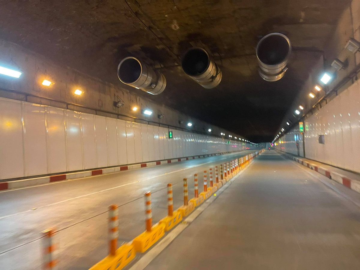 Hầm vượt sông Sài Gòn vắng phương tiện.