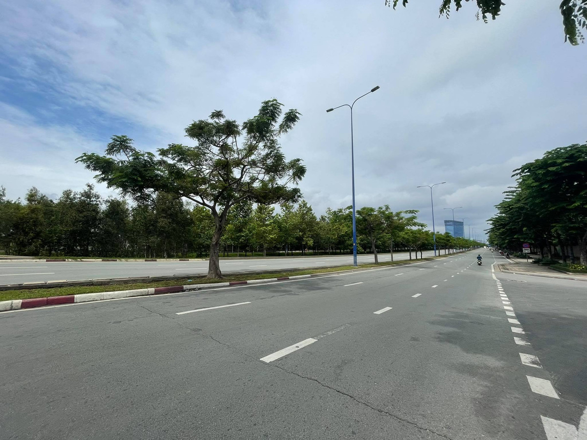 Phần lớn các tuyến đường có lượng phương tiện lưu thông không đông như những ngày trước đó.