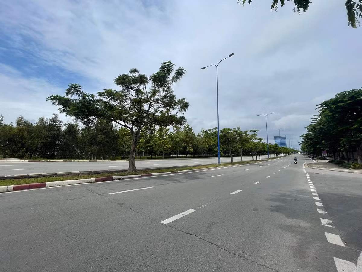 Phần lớn các tuyến đường có lượng phương tiện lưu thông không đông như những ngày trước đó.